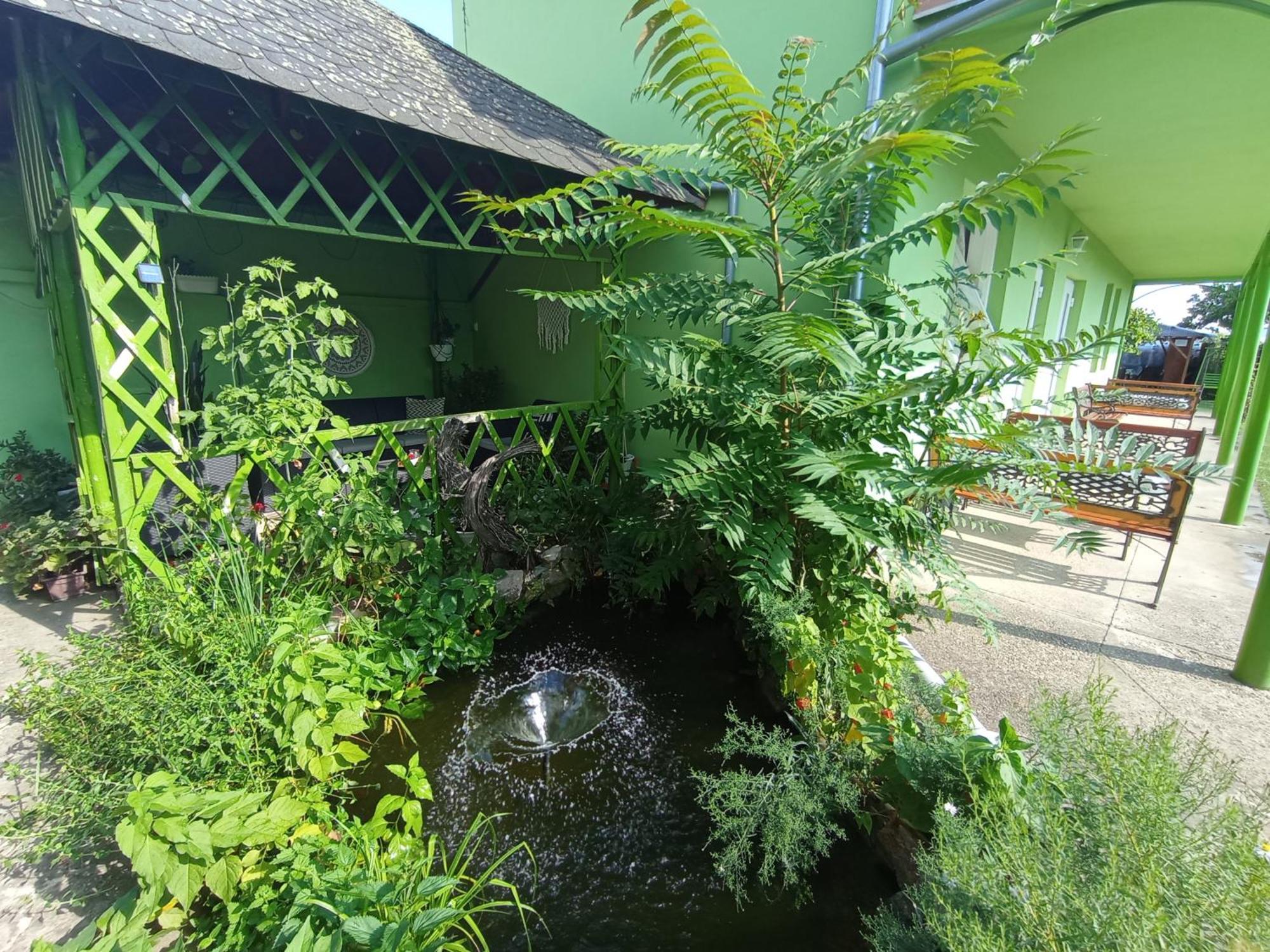 Afrodita Hotell Štúrovo Exteriör bild