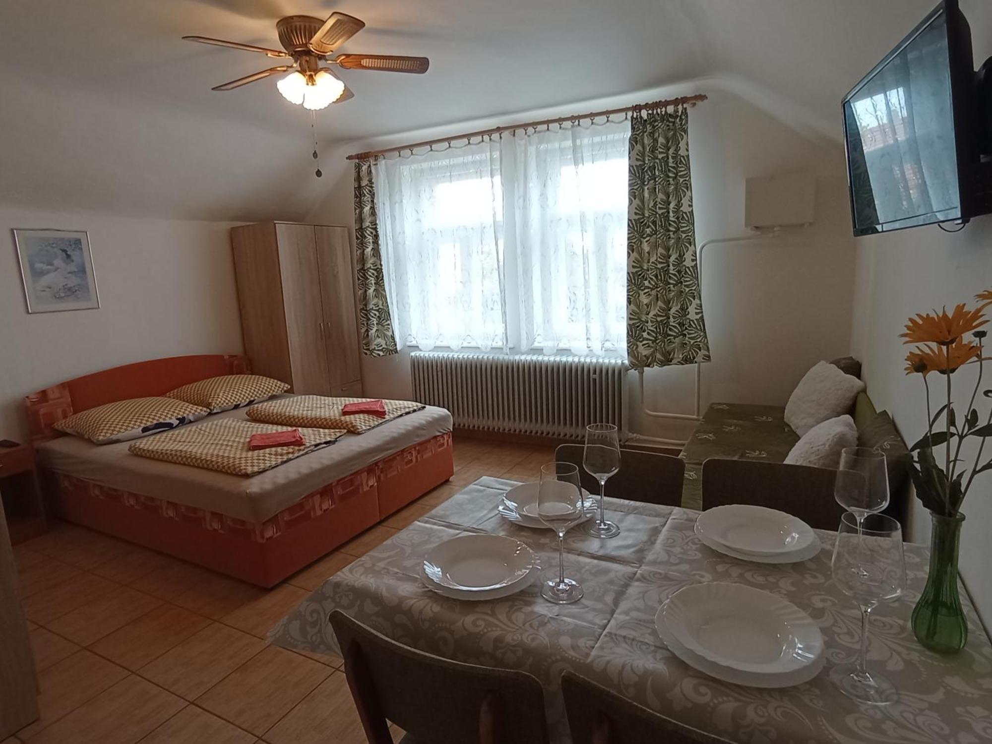 Afrodita Hotell Štúrovo Exteriör bild