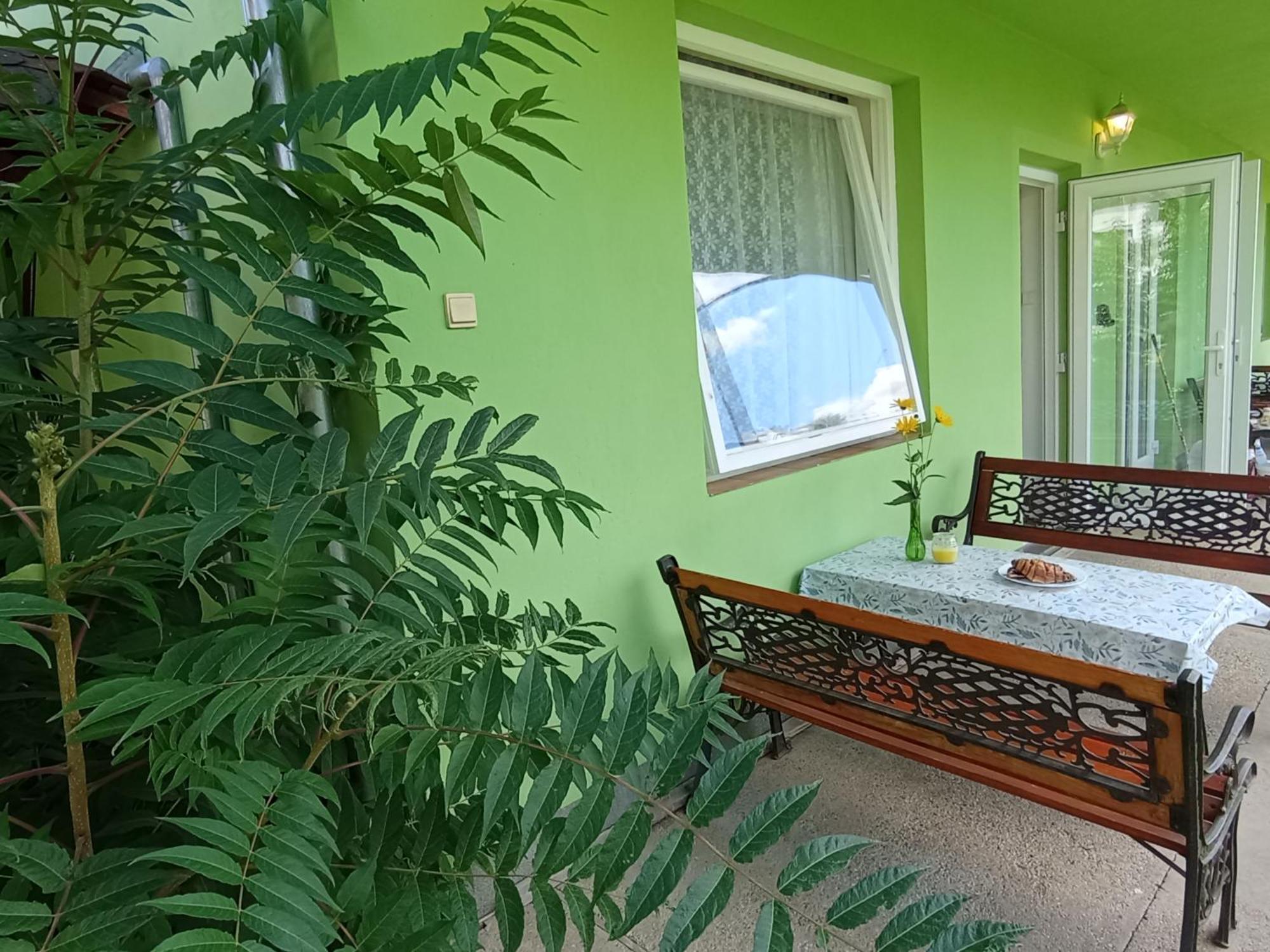 Afrodita Hotell Štúrovo Exteriör bild